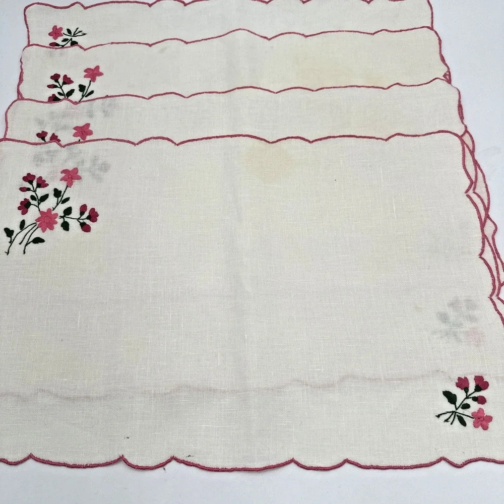 Vintage Set of 8 Floral Embroidered Placemats *Read